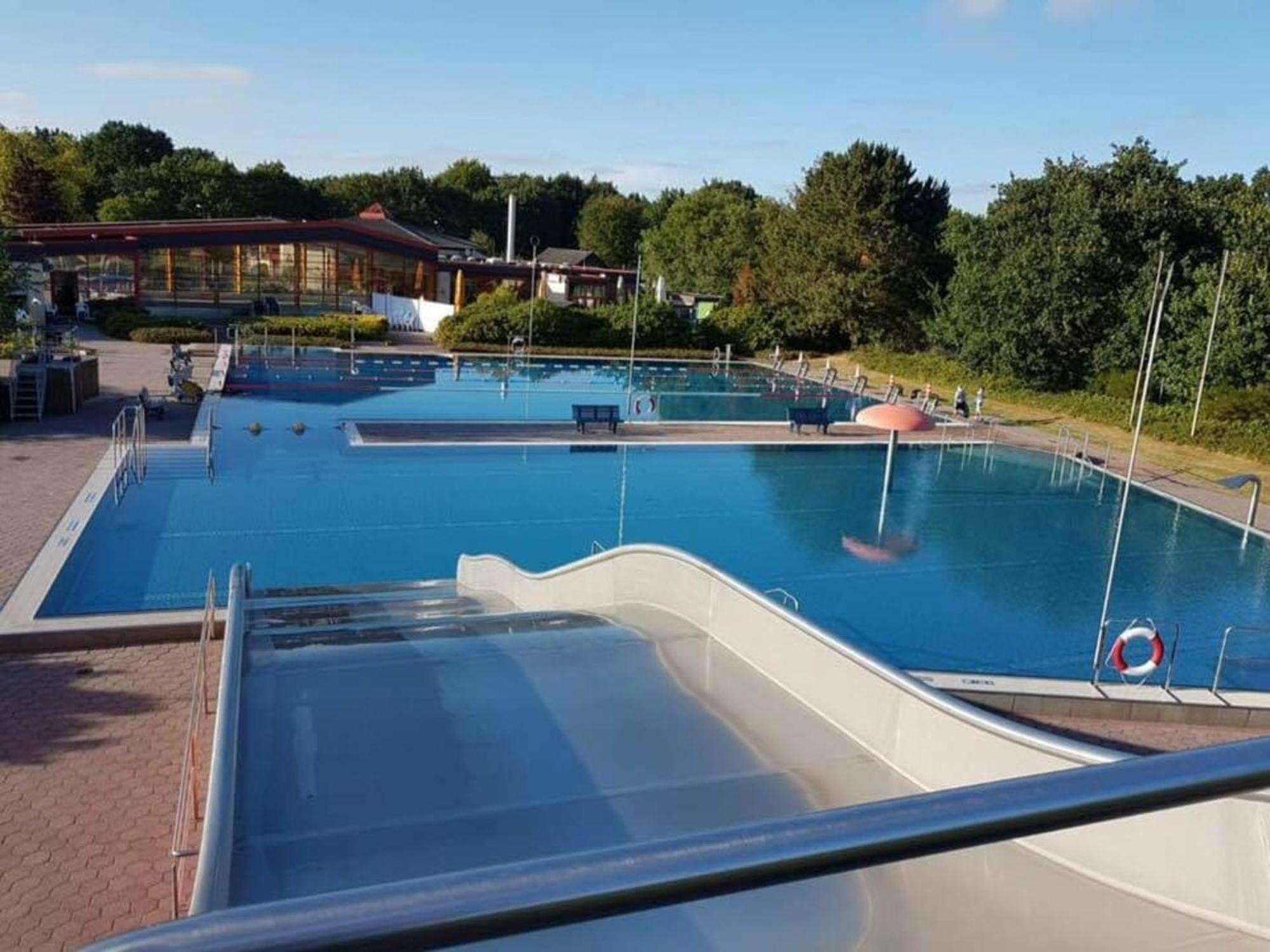 Kimbas Huus Villa Berumbur Bagian luar foto